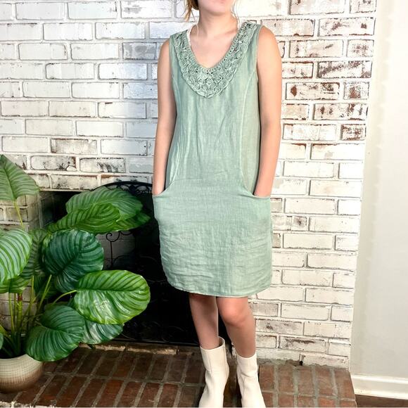 LUNGO L’ARNO Soft Green Linen Rosette Scoop Neck Sleeveless Italian Mini Dress - Picture 7 of 9